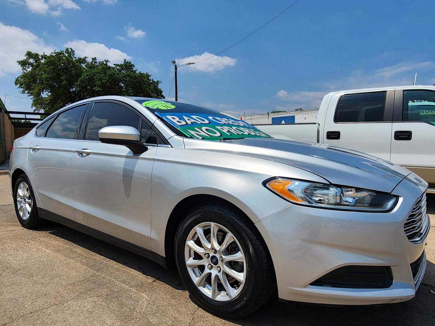 2016 SILVER /GRAY Ford Fusion (3FA6P0G70GR) , located at 2660 S.Garland Avenue	, Garland, TX, 75041, (469) 298-3118, 32.885387, -96.656776 - CASH$$$$$ CAR! This is a 2016 FORD FUSION S SEDAN! SUPER CLEAN! BACK UP CAMERA! BLUETOOTH! Come in for a test drive today. We are open from 10am-7pm Monday-Saturday. Call or text us with any questions at 469-202-7468, or email us at dallasautos4less@gmail.com. - Photo#1